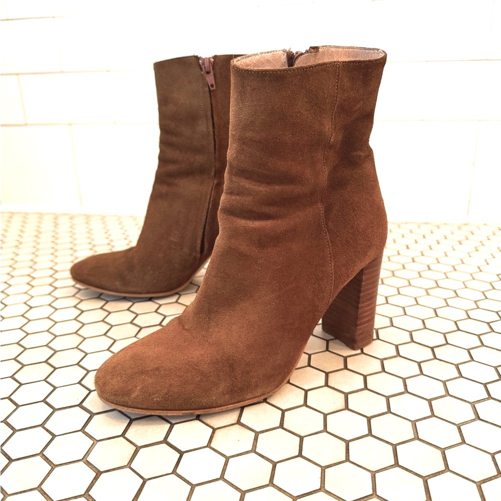 Jonak HEELED ANKLE BOOTS
in brown suede | valoris size 38